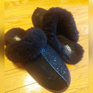 UGG/SLIPPERS
